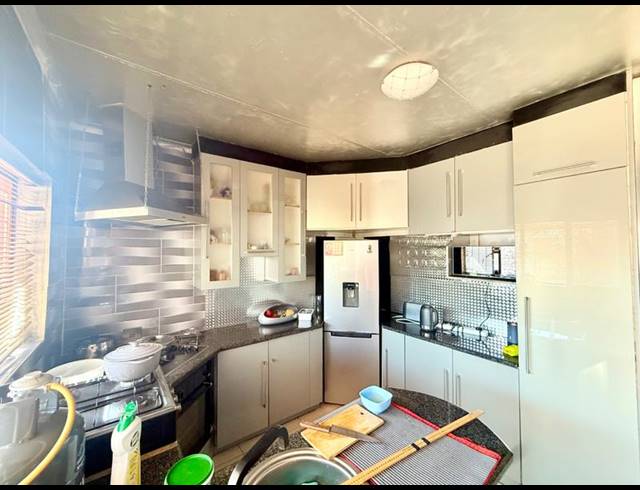 3 BEDROOM HOUSE FOR SALE IN VANDERBIJLPARK SE 6